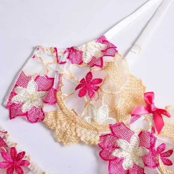 Lingerie set - Picture 4 of 4